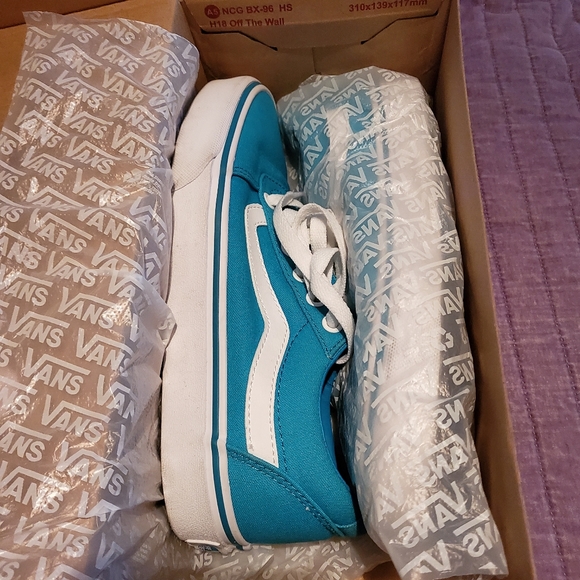 Vans - Picture 2 of 6